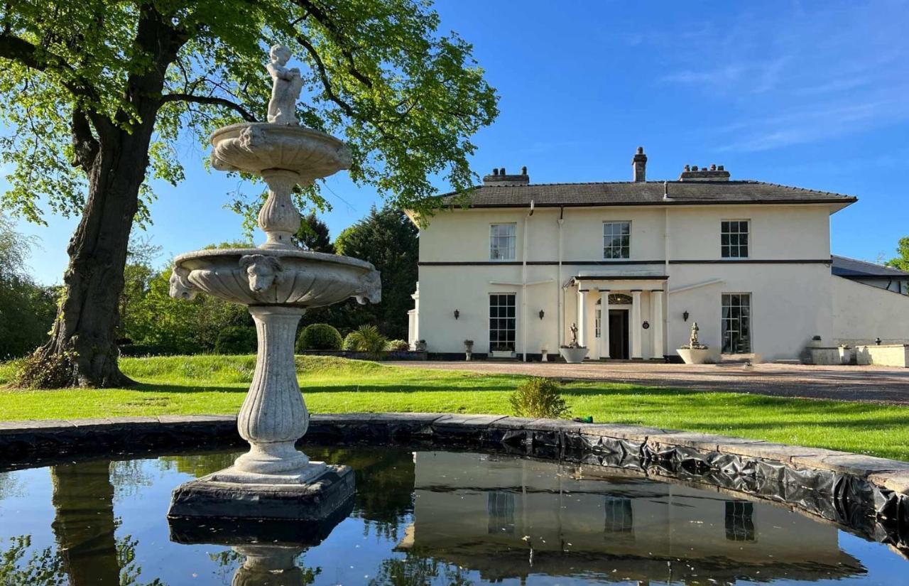 Highfield Hall Mold Extérieur photo