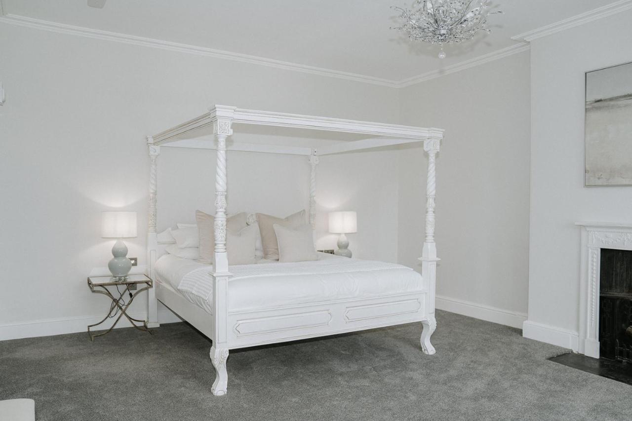Highfield Hall Mold Extérieur photo